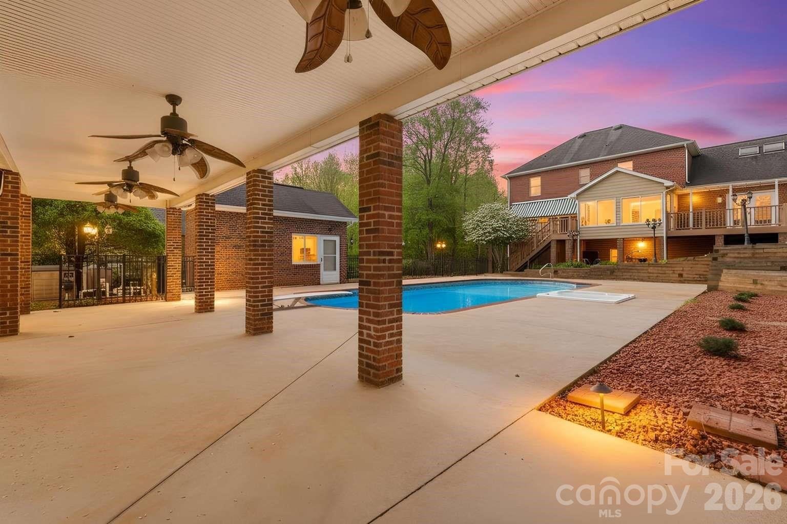 3811 Pinecrest Drive NE — Hickory