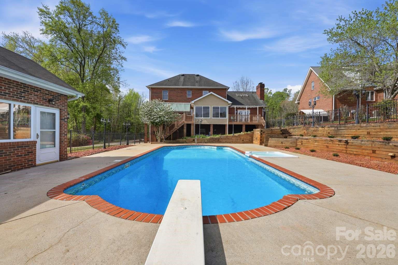 3811 Pinecrest Drive NE — Hickory