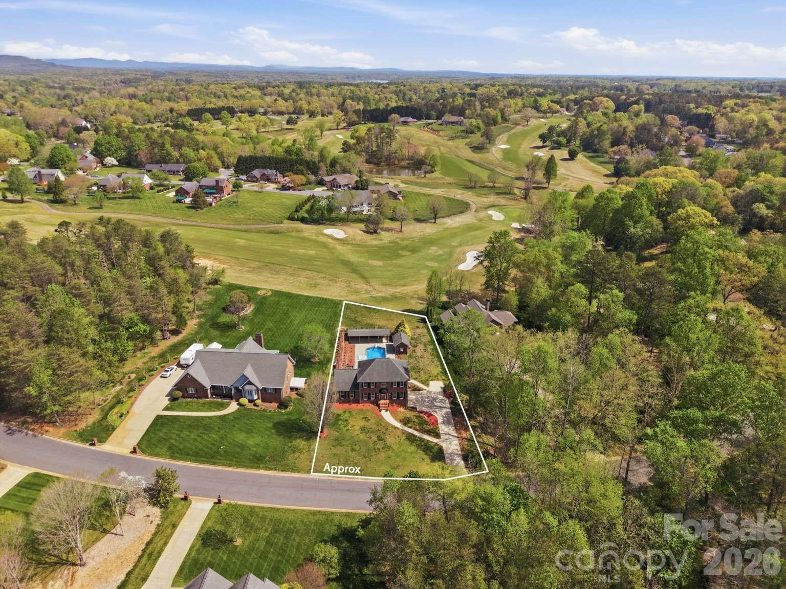3811 Pinecrest Drive NE — Hickory