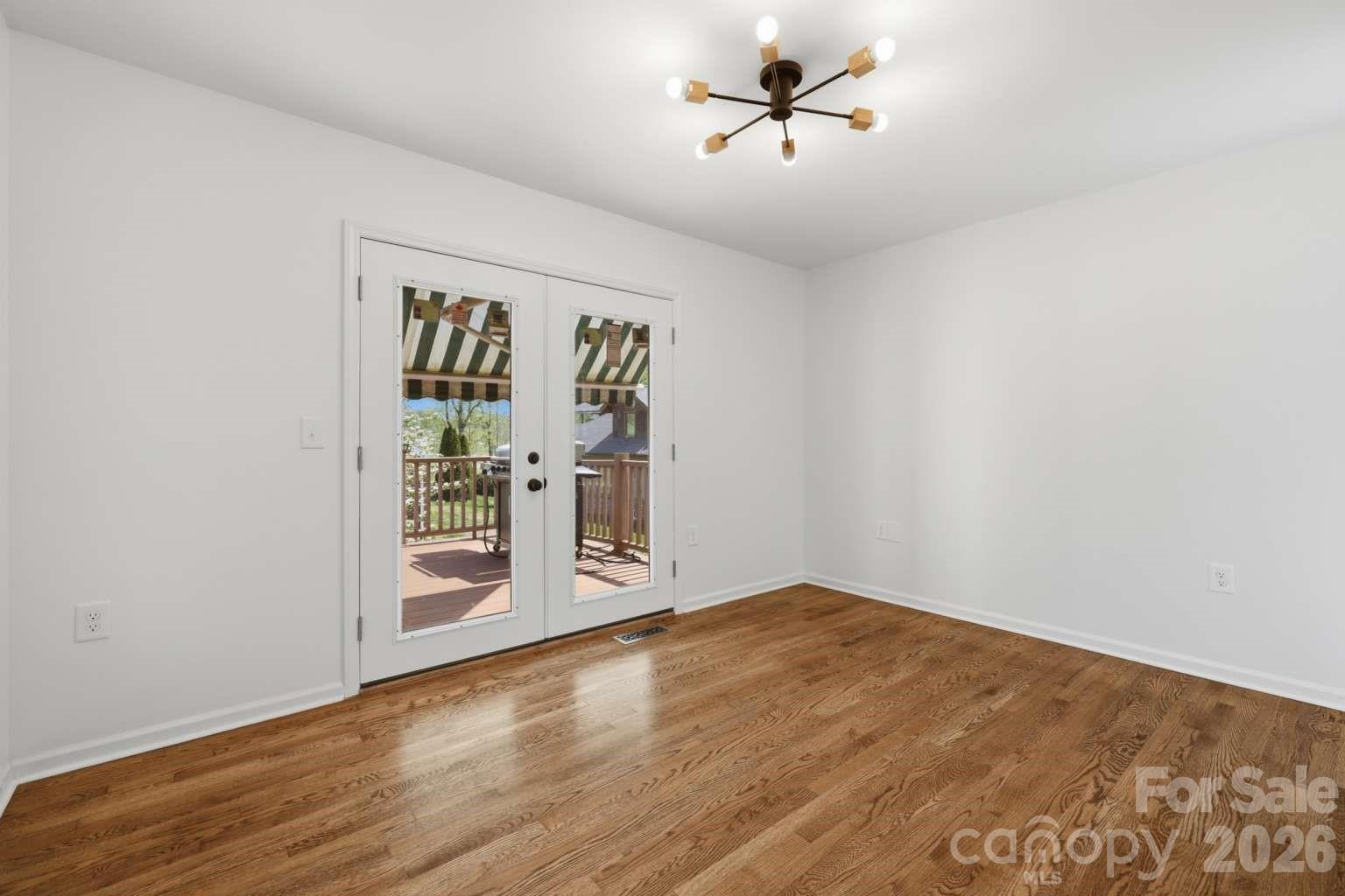 3811 Pinecrest Drive NE — Hickory