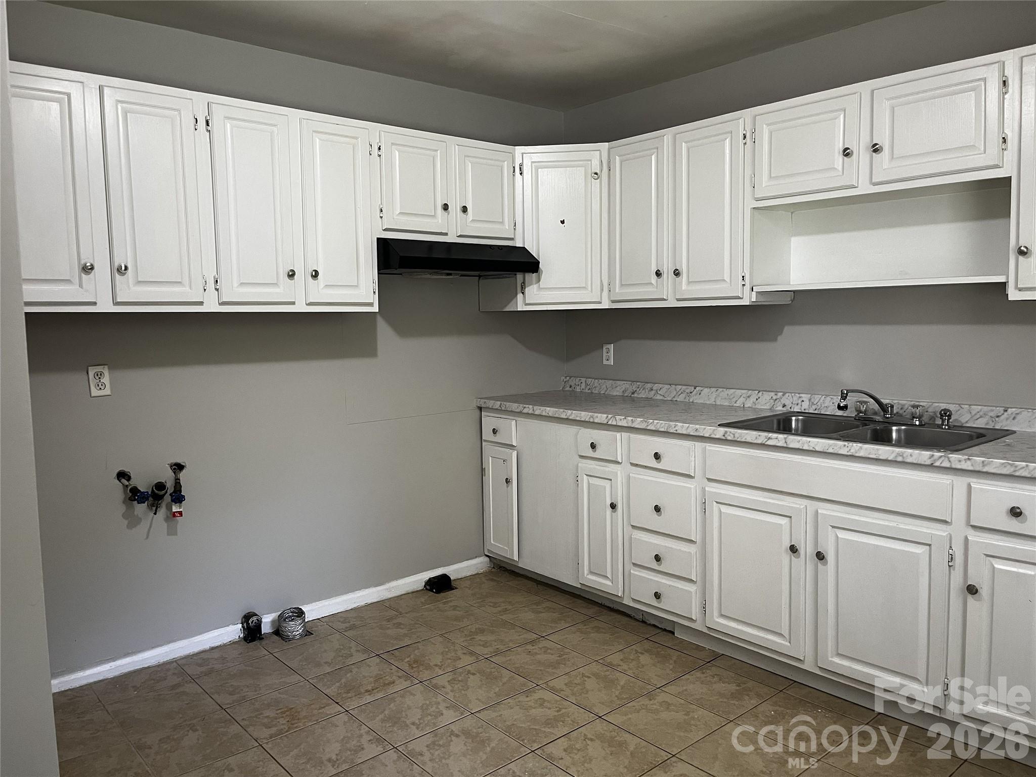 2213 Shamrock Drive — Charlotte