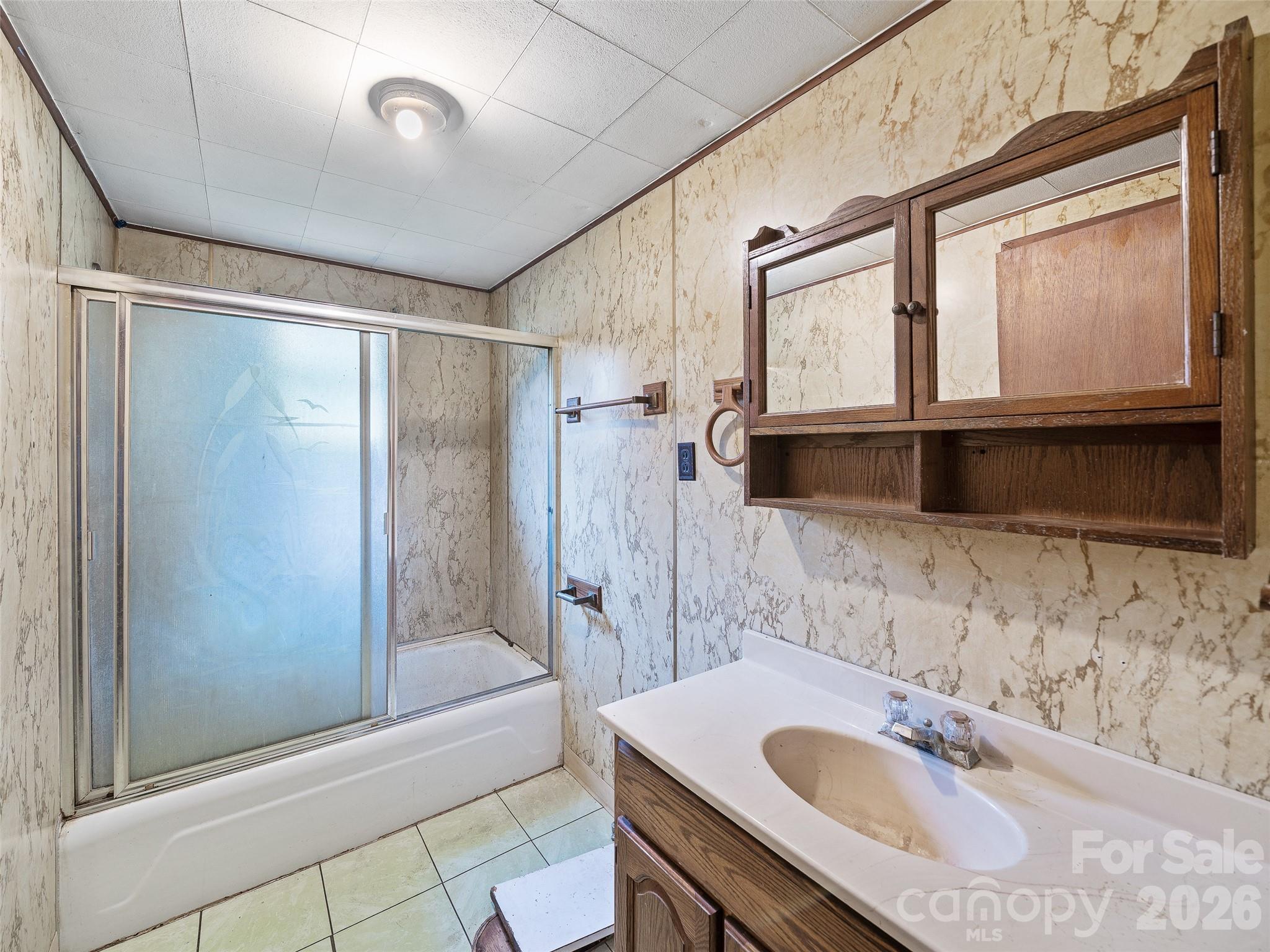 2432 Grapevine Road — Marshall