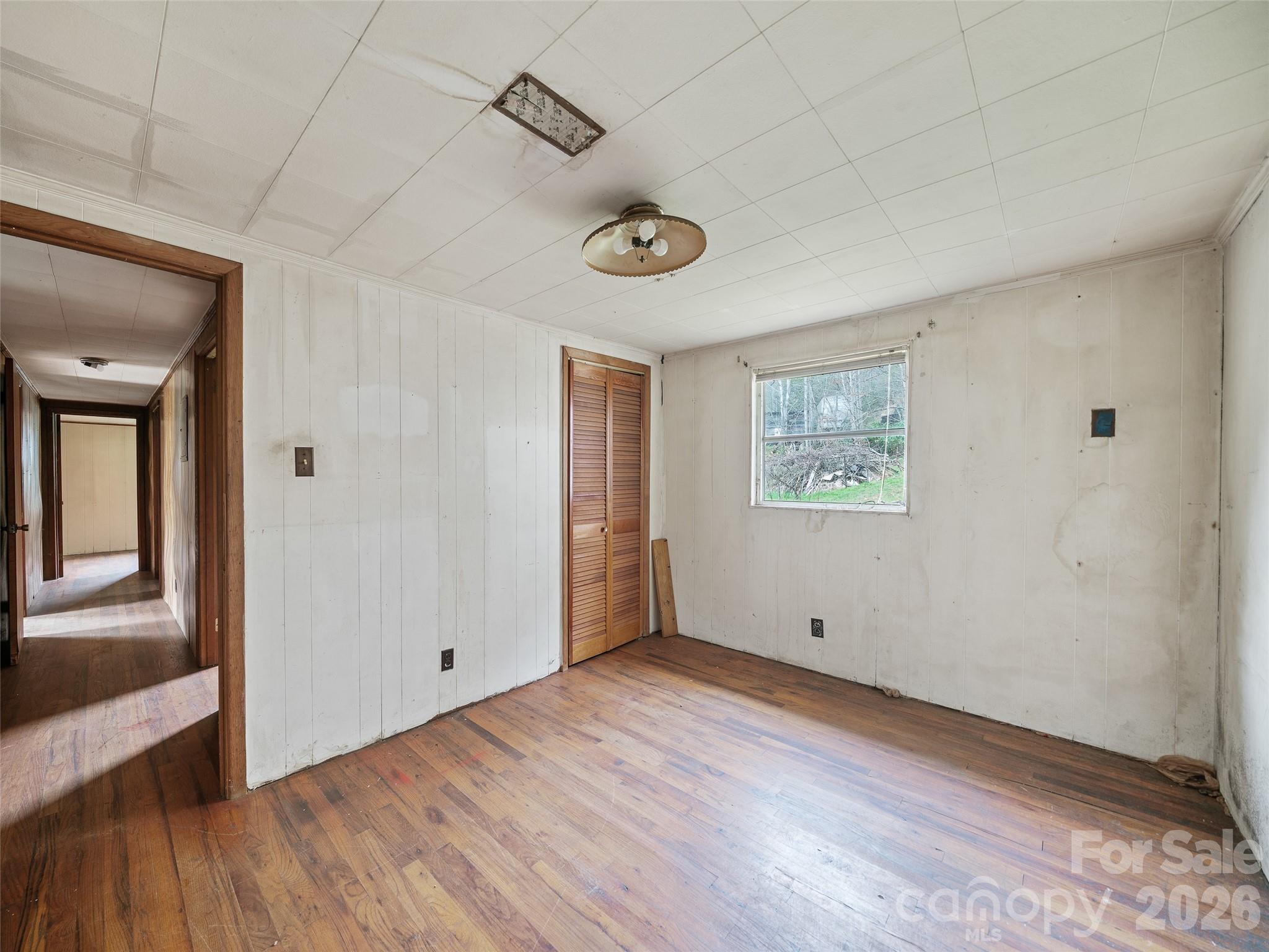 2432 Grapevine Road — Marshall