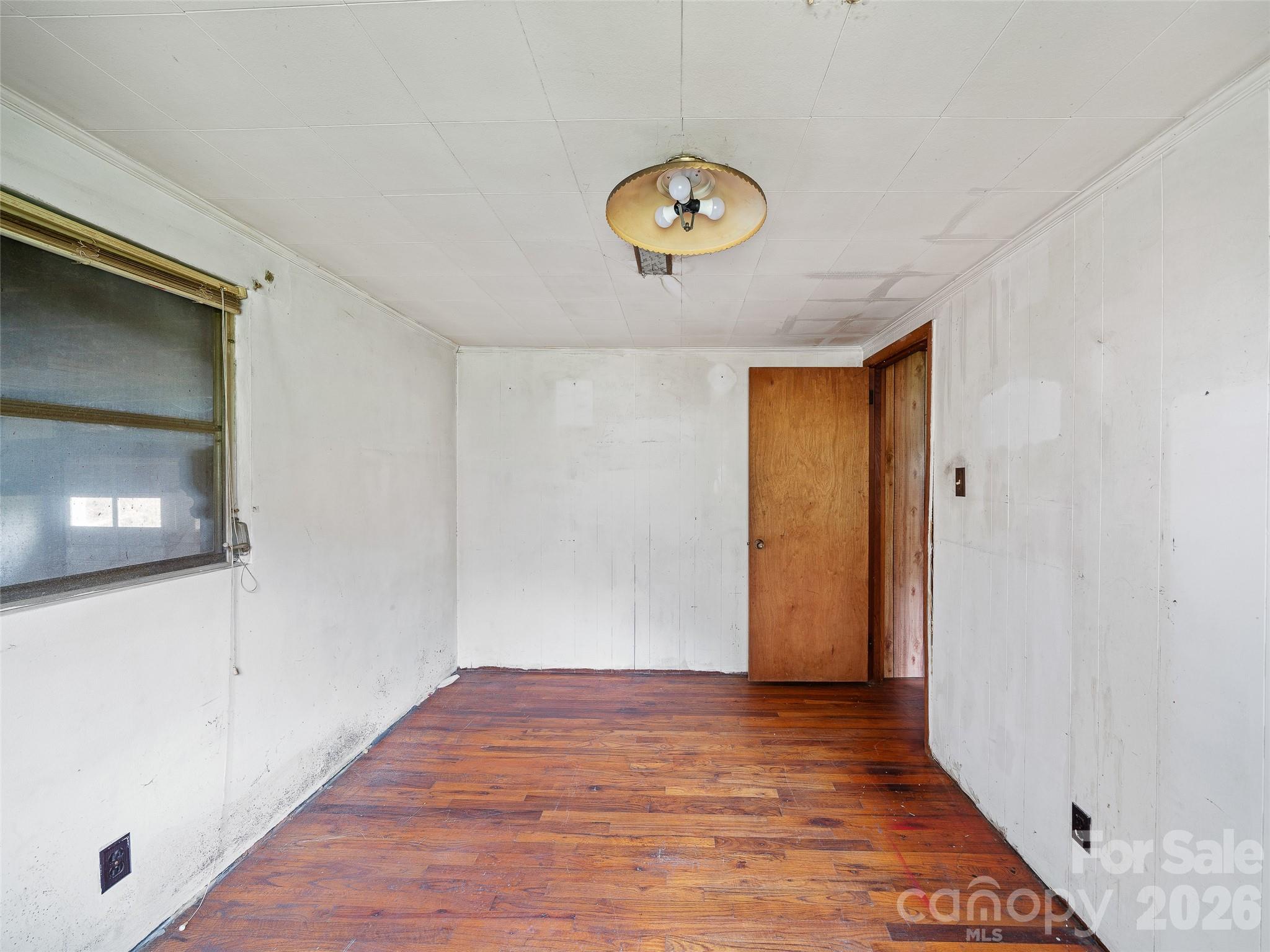 2432 Grapevine Road — Marshall