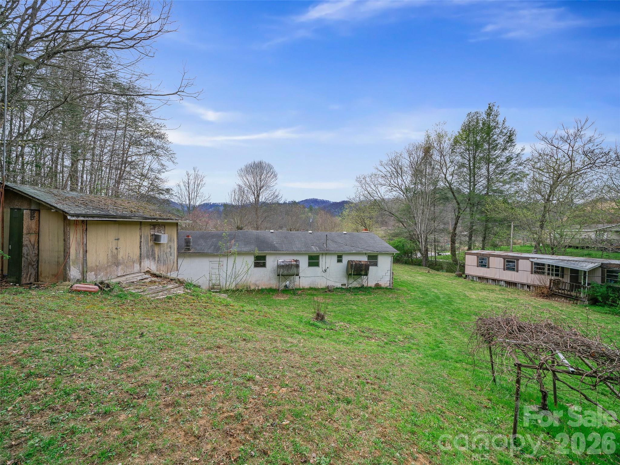 2432 Grapevine Road — Marshall