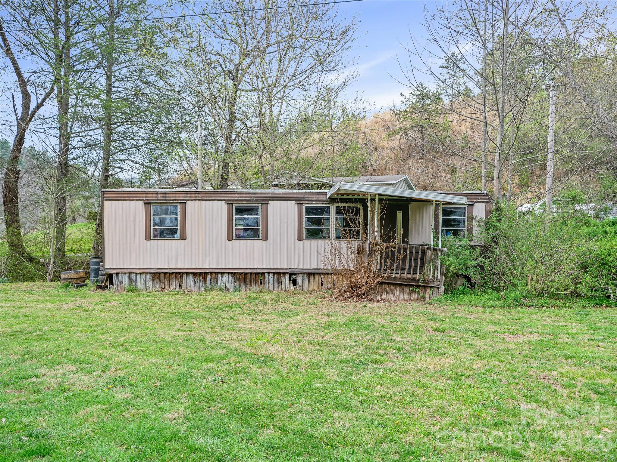 2432 Grapevine Road — Marshall