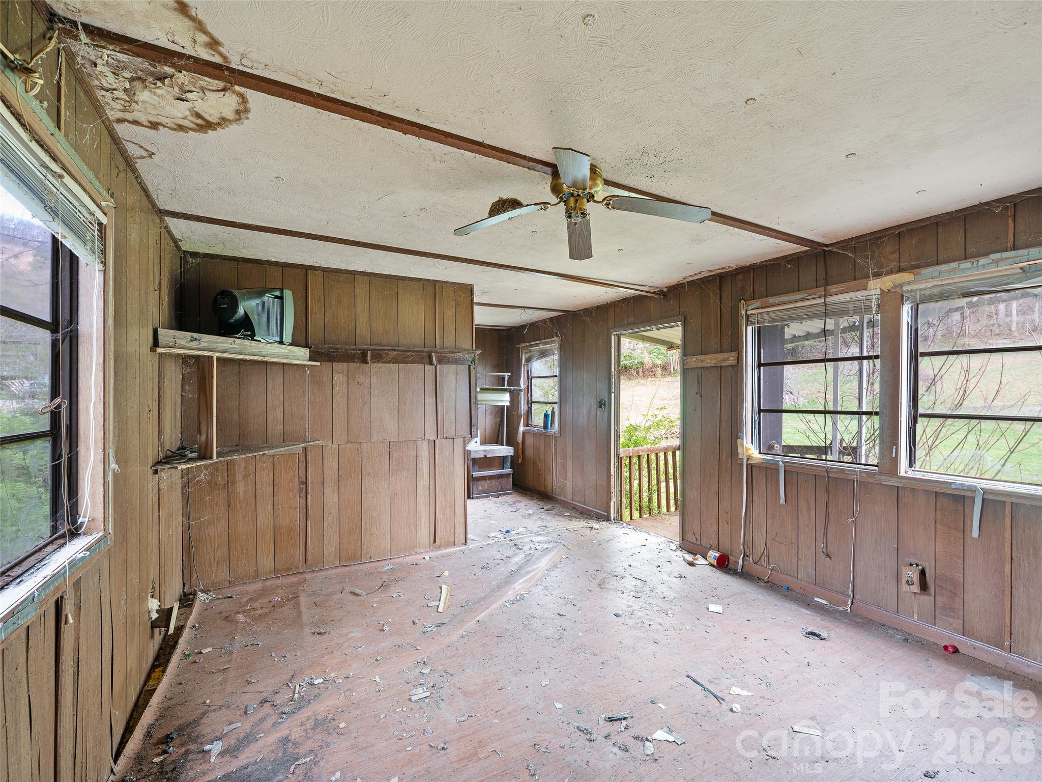 2432 Grapevine Road — Marshall