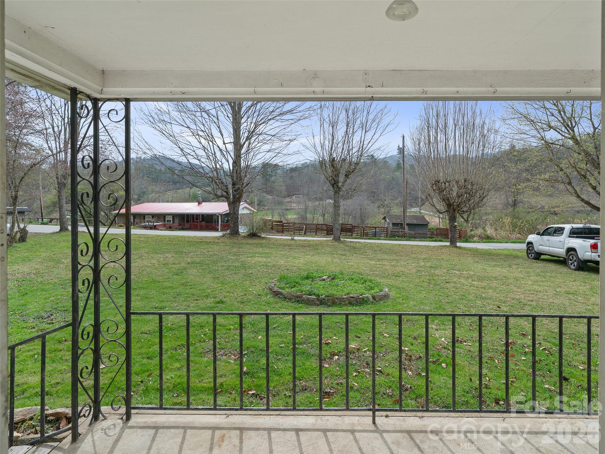 2432 Grapevine Road — Marshall