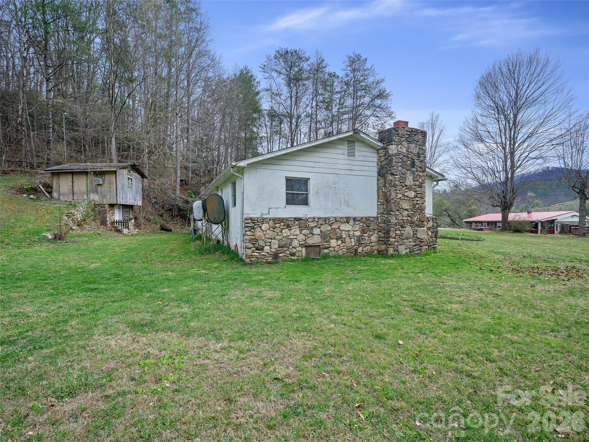 2432 Grapevine Road — Marshall