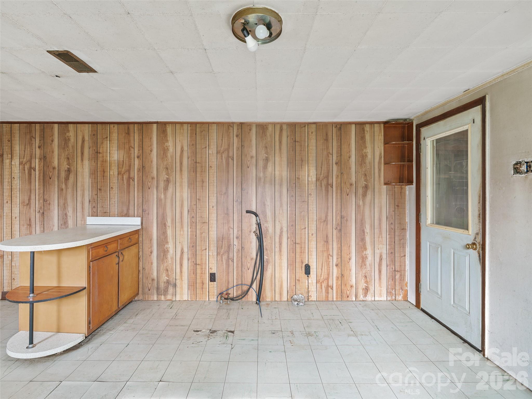 2432 Grapevine Road — Marshall
