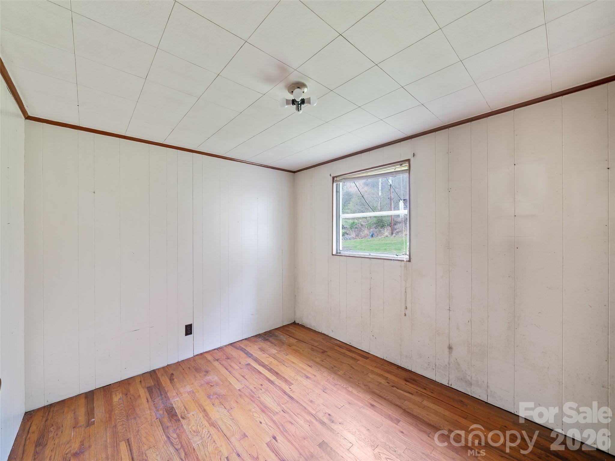 2432 Grapevine Road — Marshall