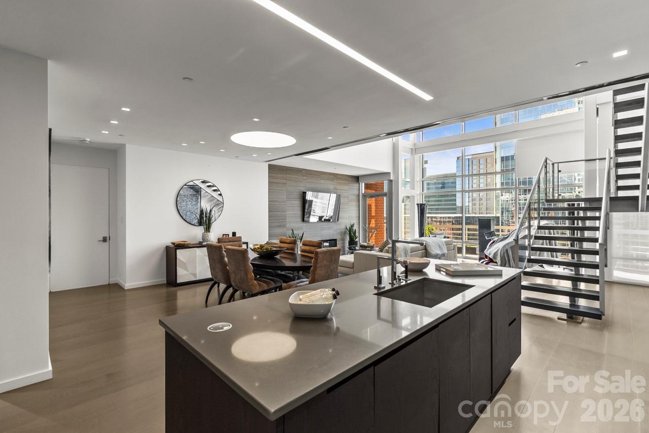 435 S Tryon Street #901 — Charlotte