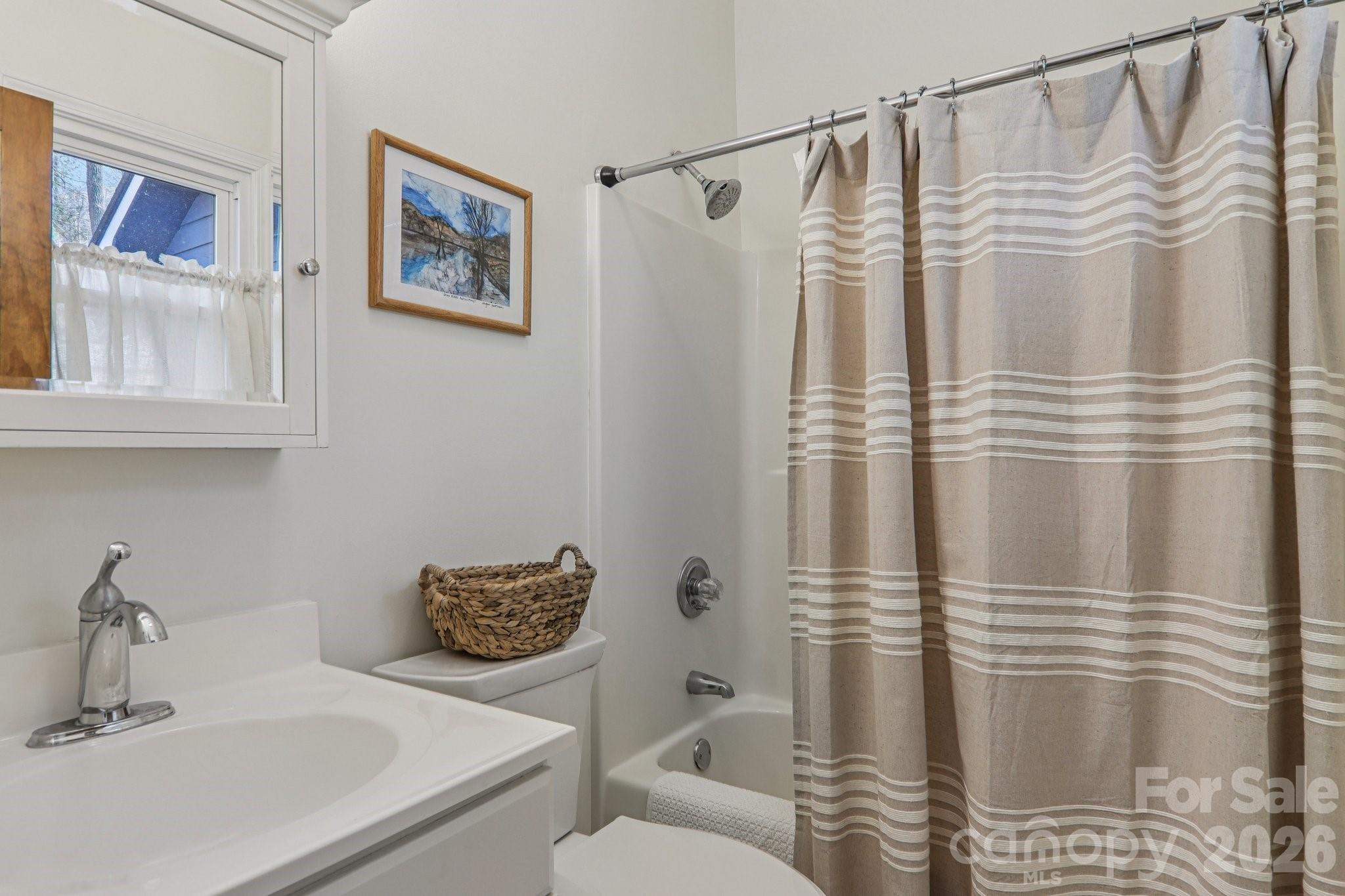 926 Camp Creek Road — Saluda