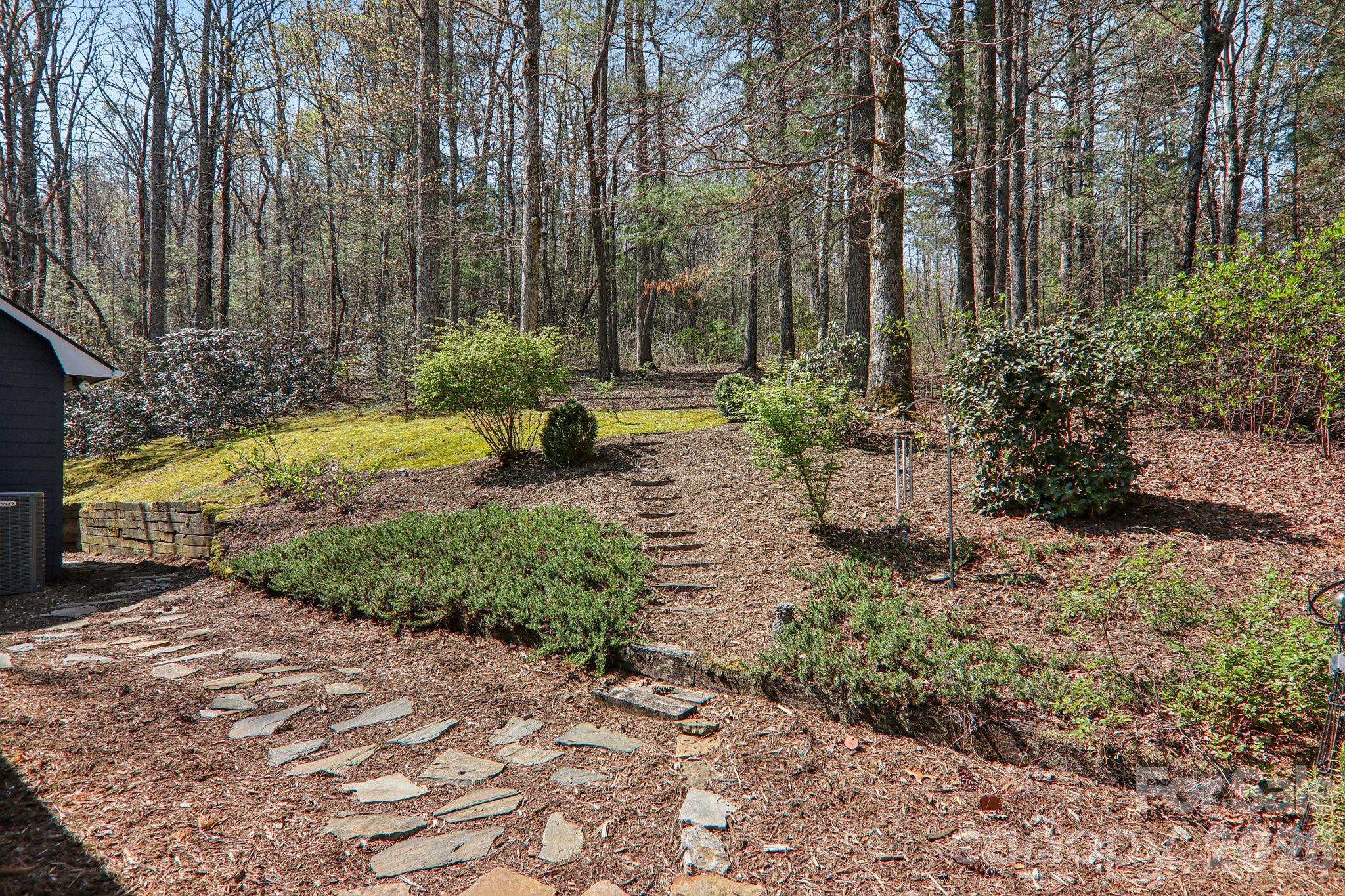 926 Camp Creek Road — Saluda