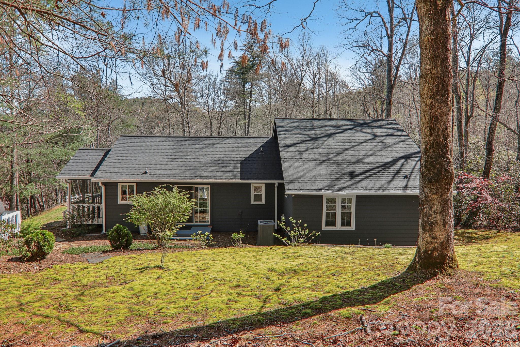 926 Camp Creek Road — Saluda