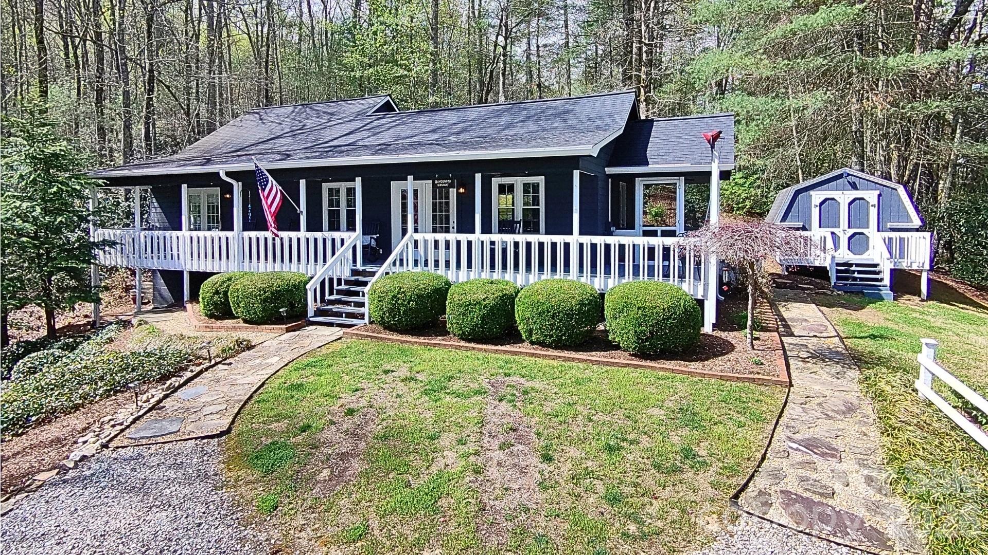 926 Camp Creek Road — Saluda