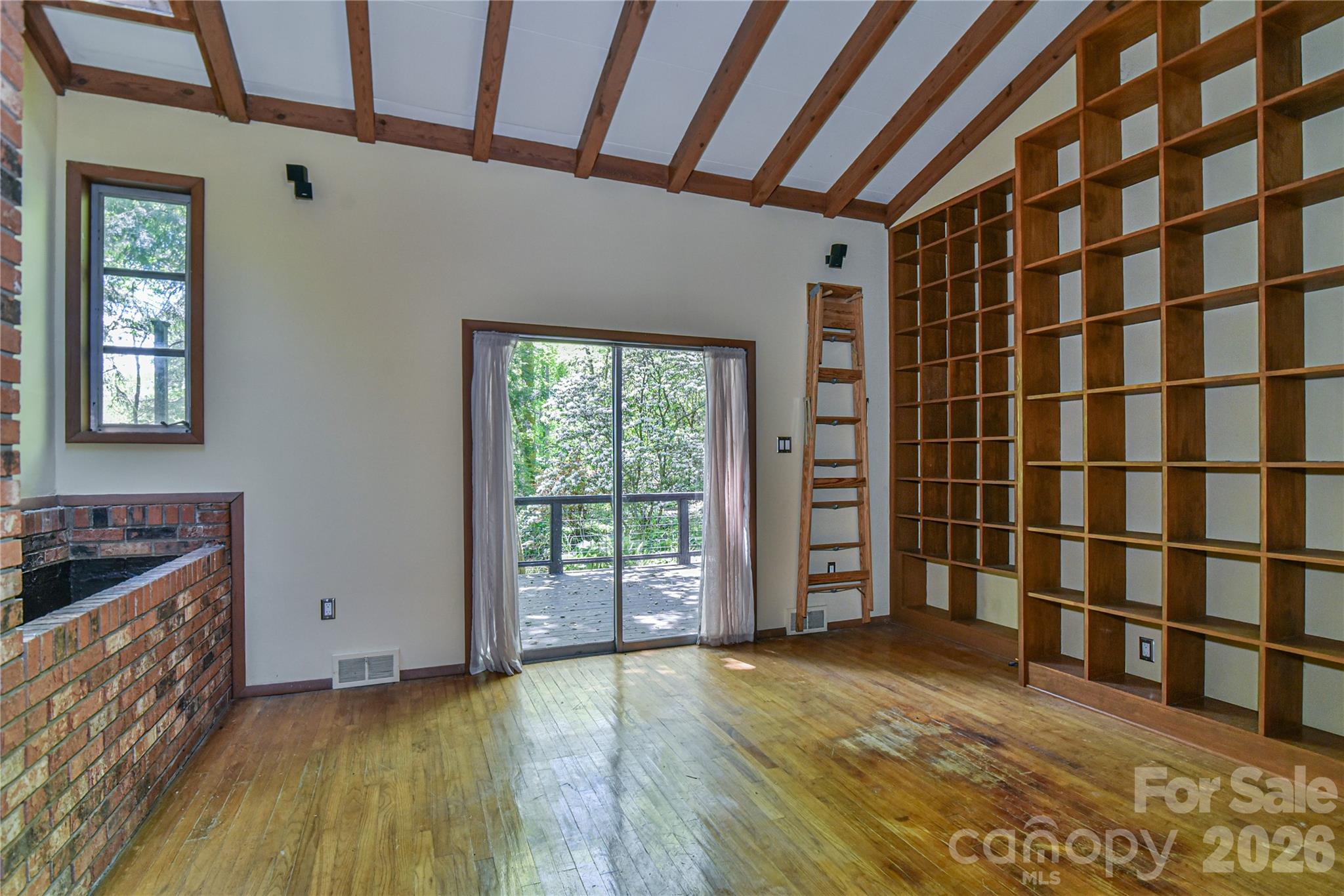 1 Hillcrest Lane — Black Mountain
