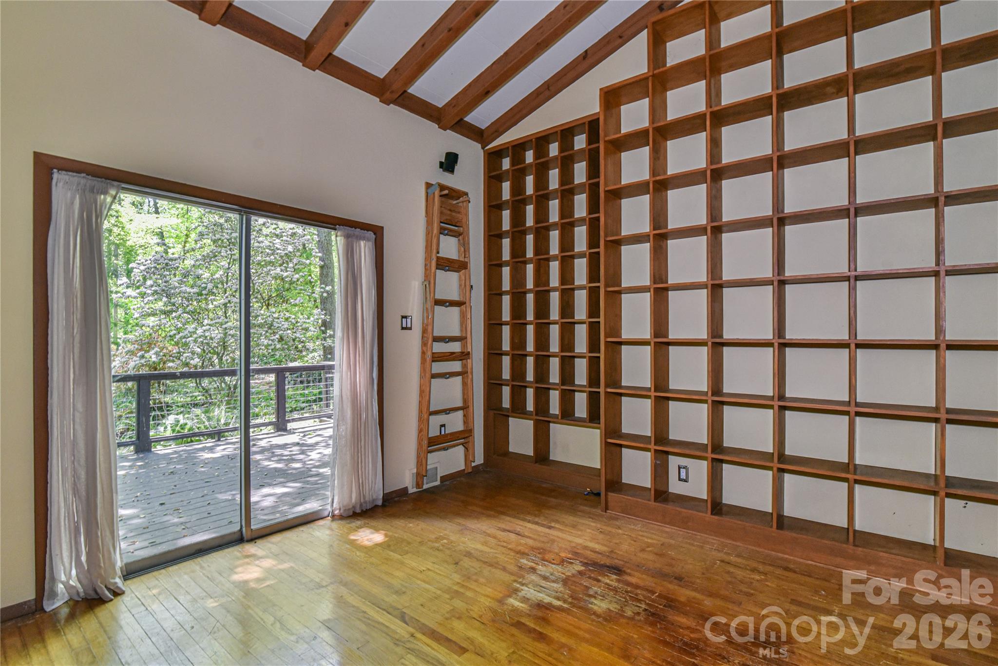 1 Hillcrest Lane — Black Mountain