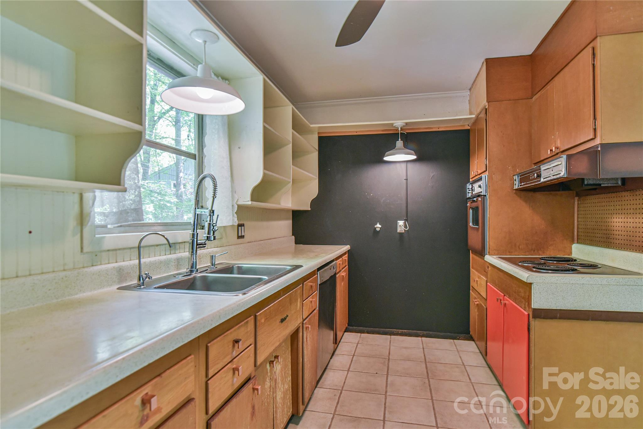 1 Hillcrest Lane — Black Mountain