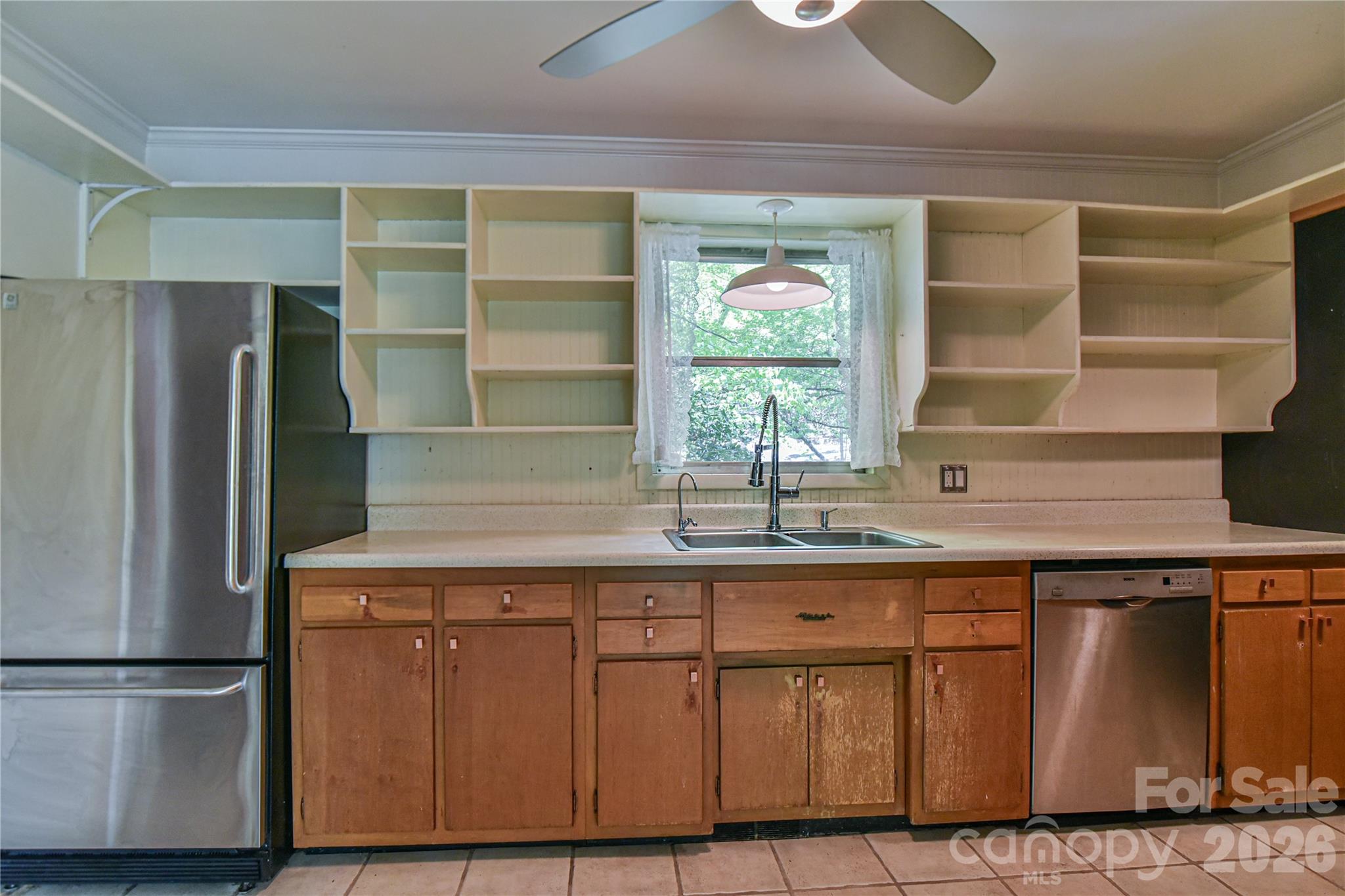 1 Hillcrest Lane — Black Mountain
