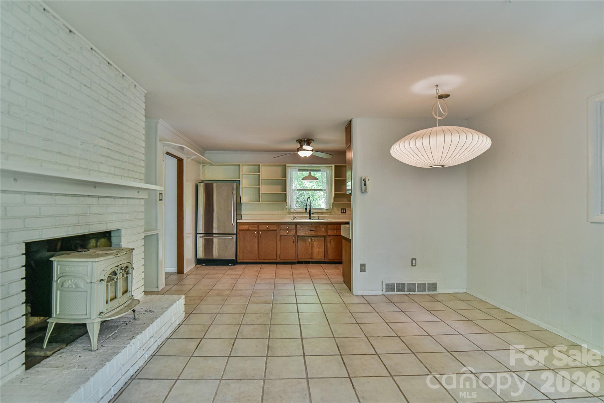 1 Hillcrest Lane — Black Mountain