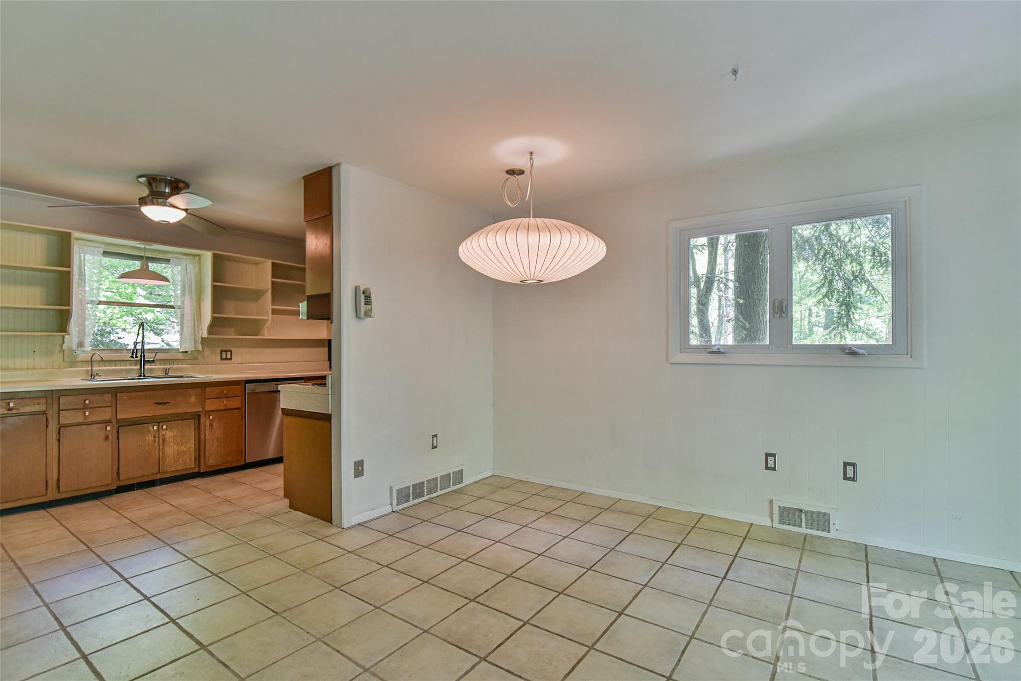 1 Hillcrest Lane — Black Mountain