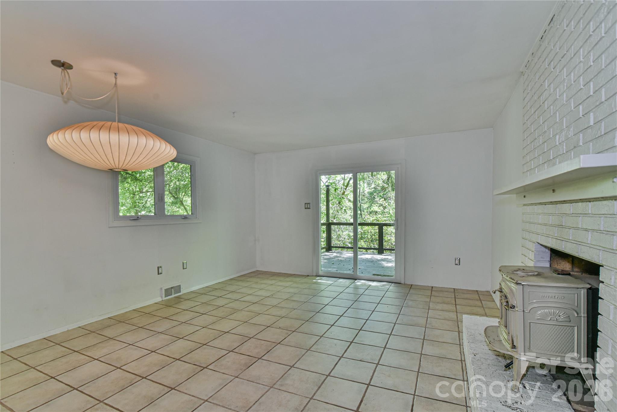 1 Hillcrest Lane — Black Mountain