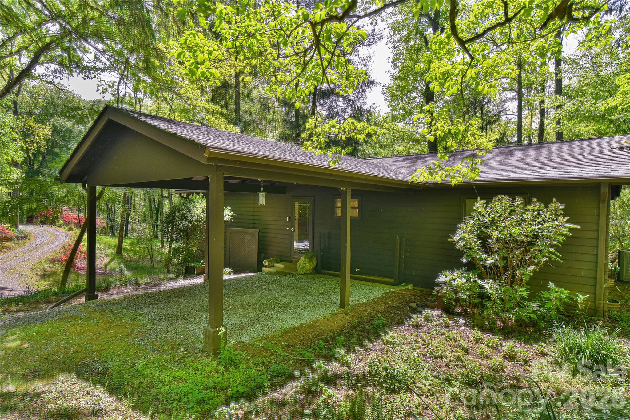 1 Hillcrest Lane — Black Mountain