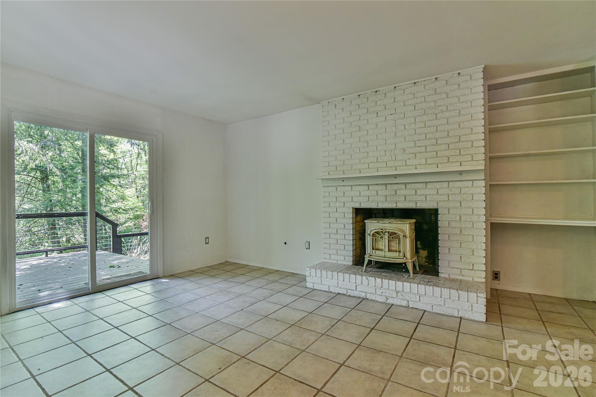 1 Hillcrest Lane — Black Mountain