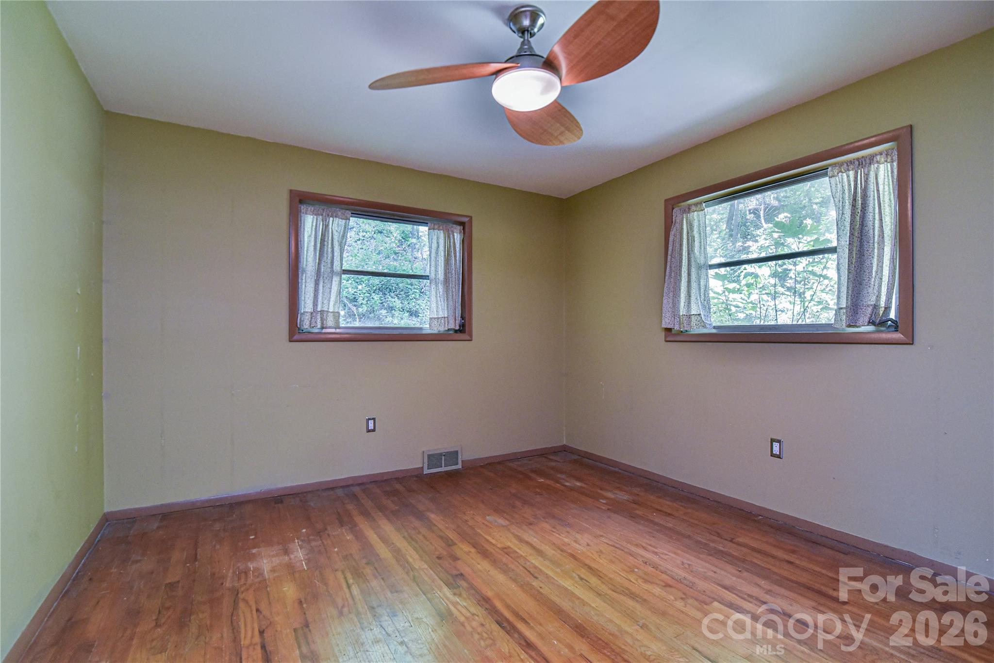 1 Hillcrest Lane — Black Mountain