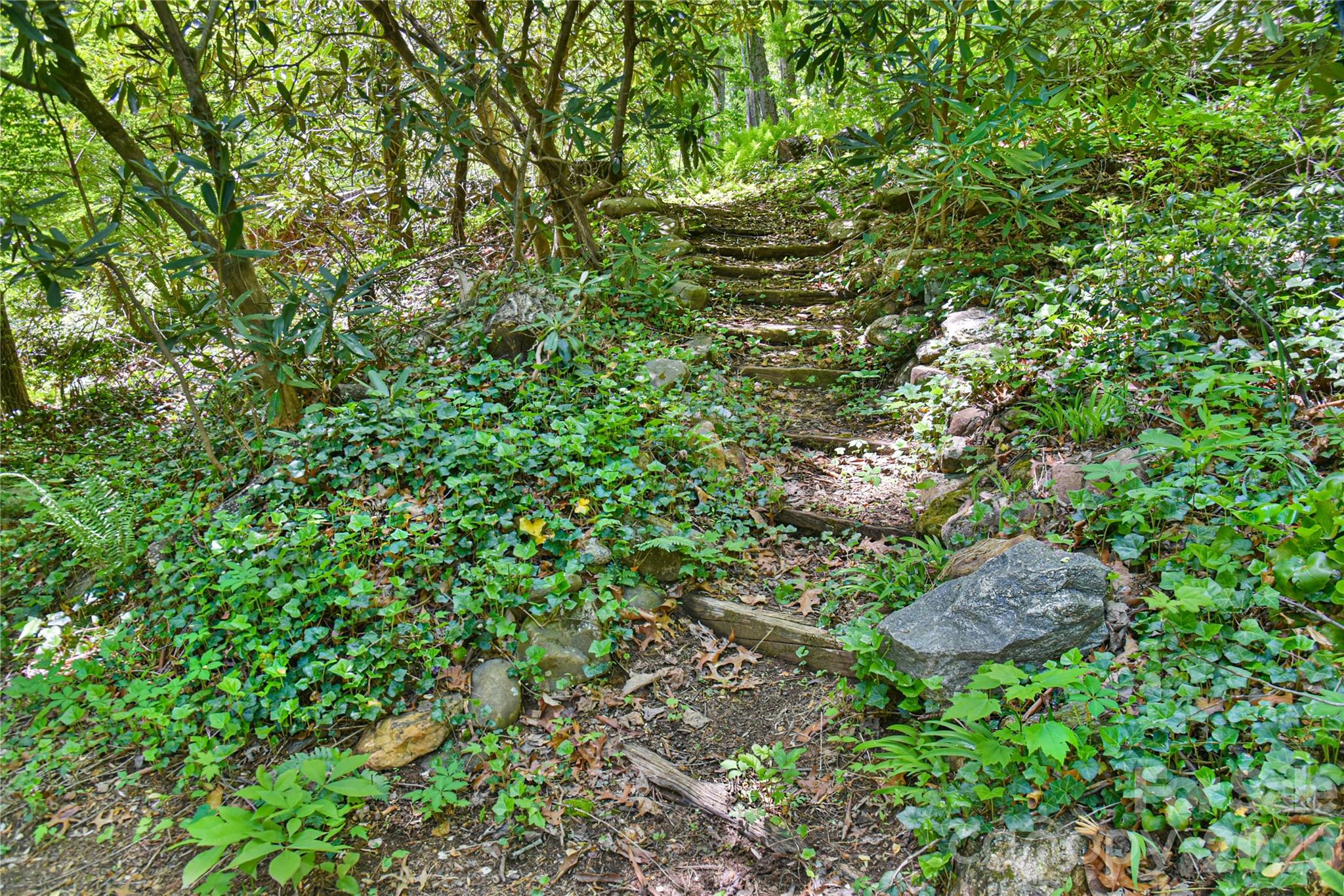 1 Hillcrest Lane — Black Mountain