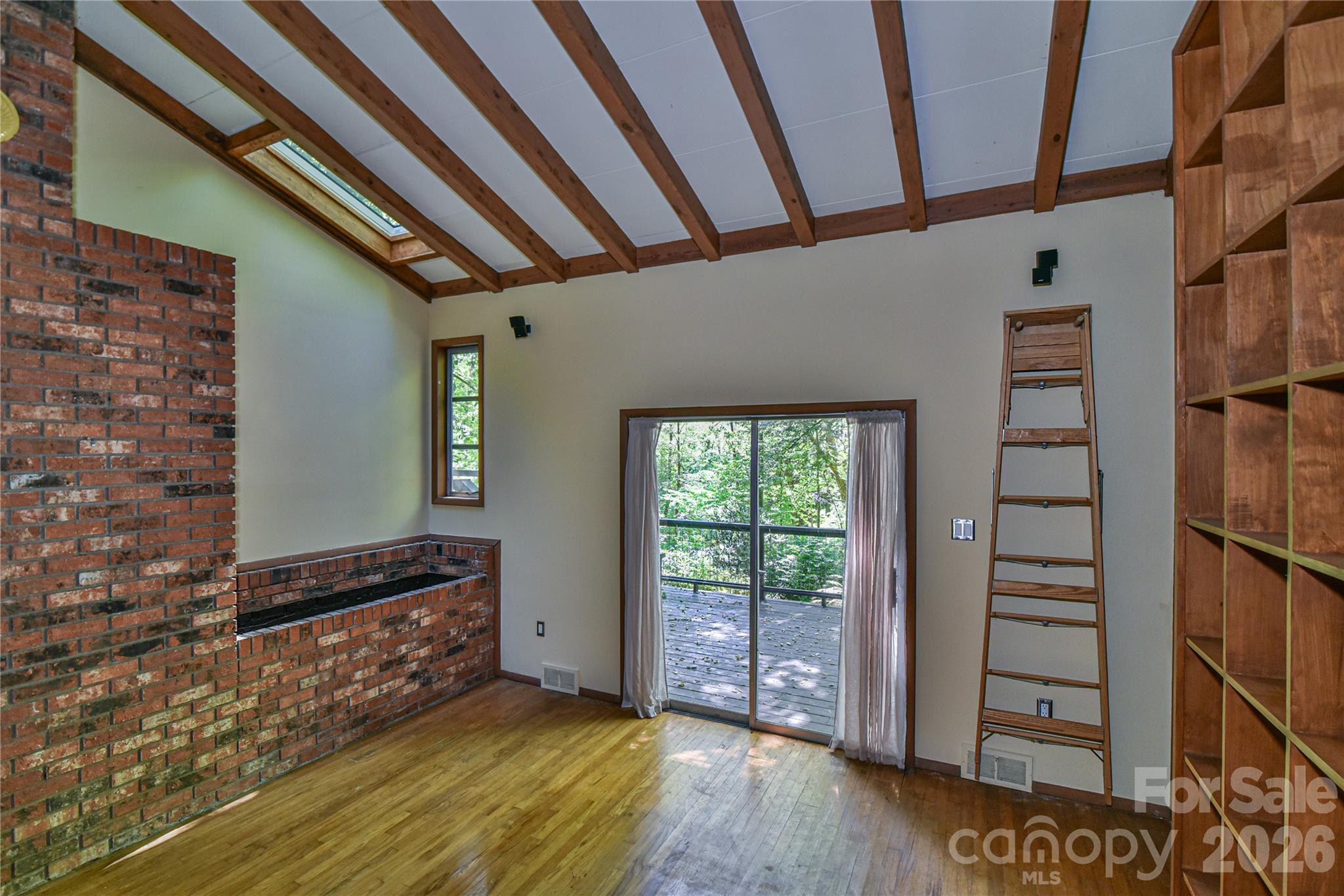 1 Hillcrest Lane — Black Mountain