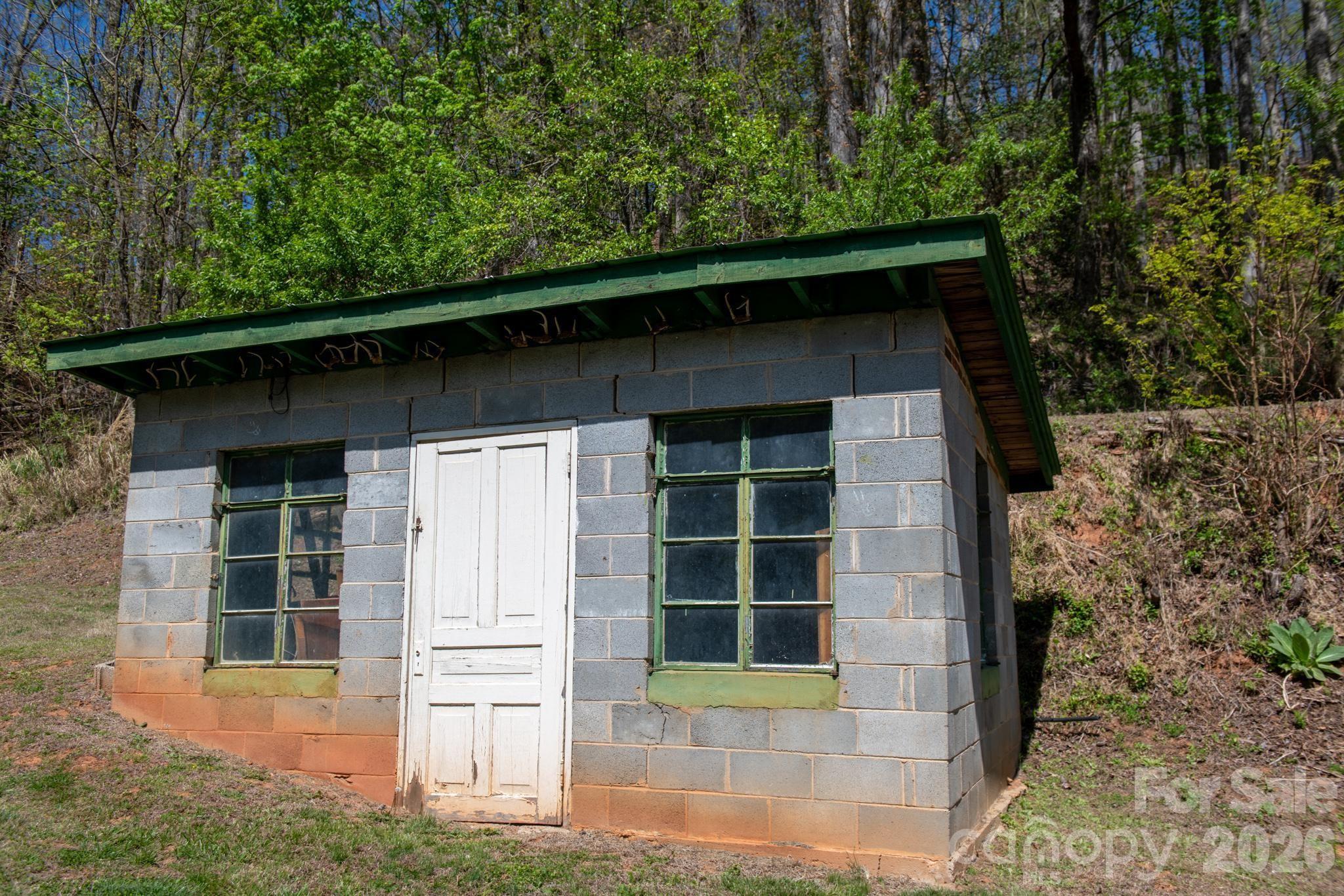 2687 Indian Grave Road — Lenoir