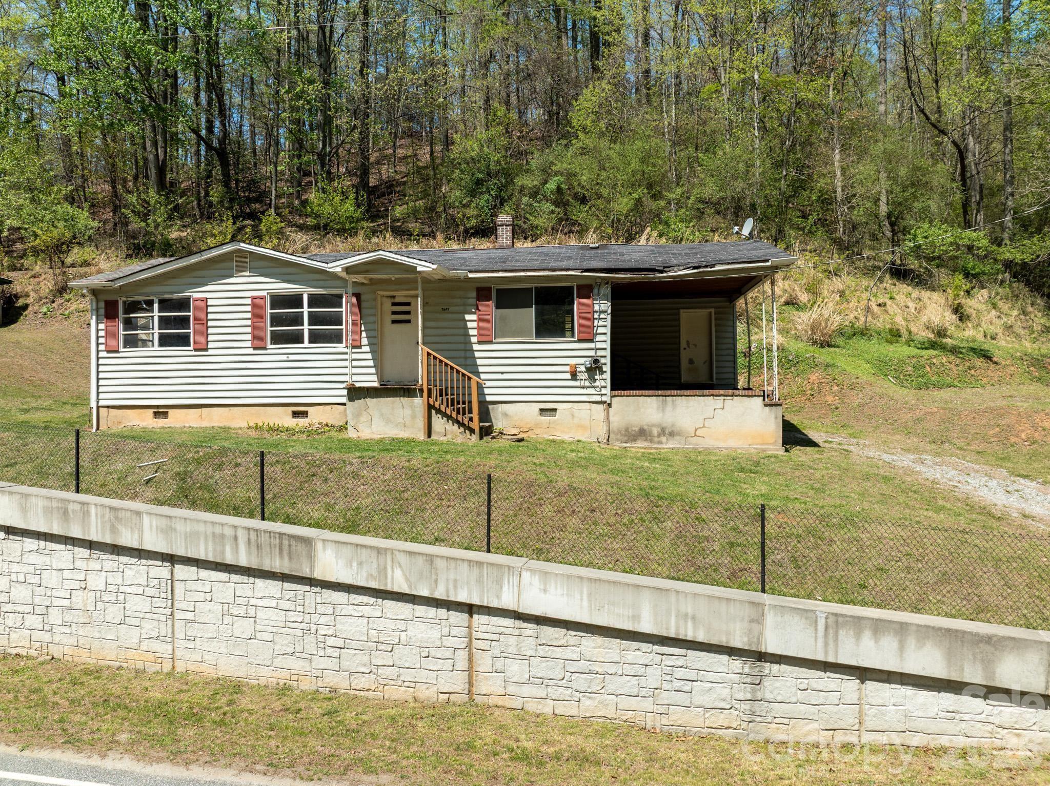 2687 Indian Grave Road — Lenoir