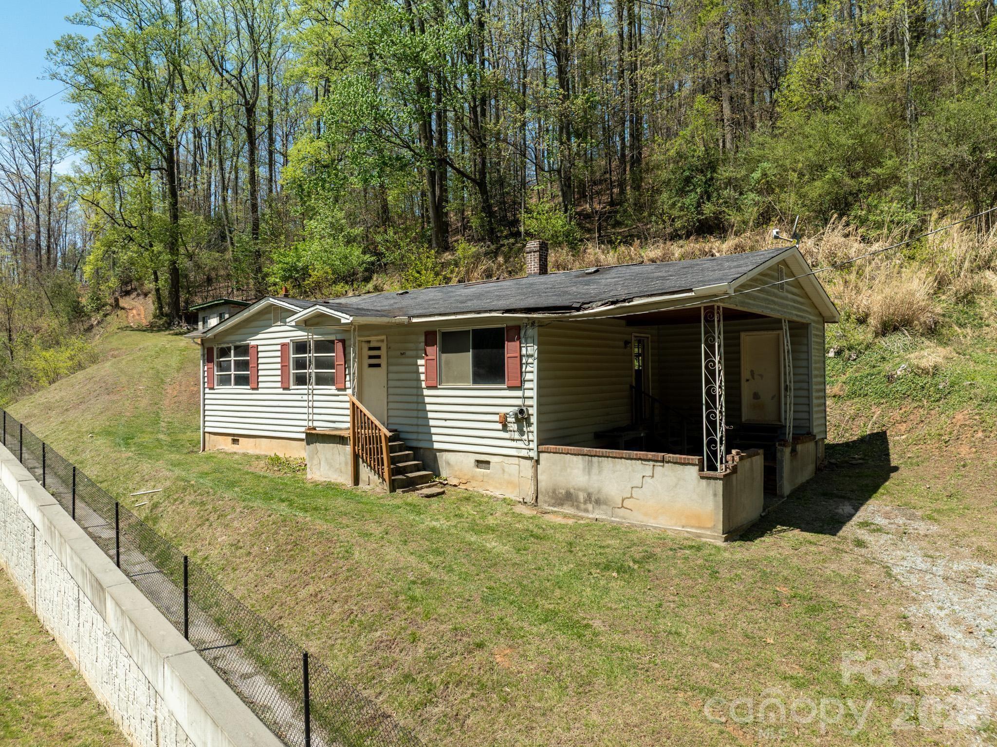2687 Indian Grave Road — Lenoir