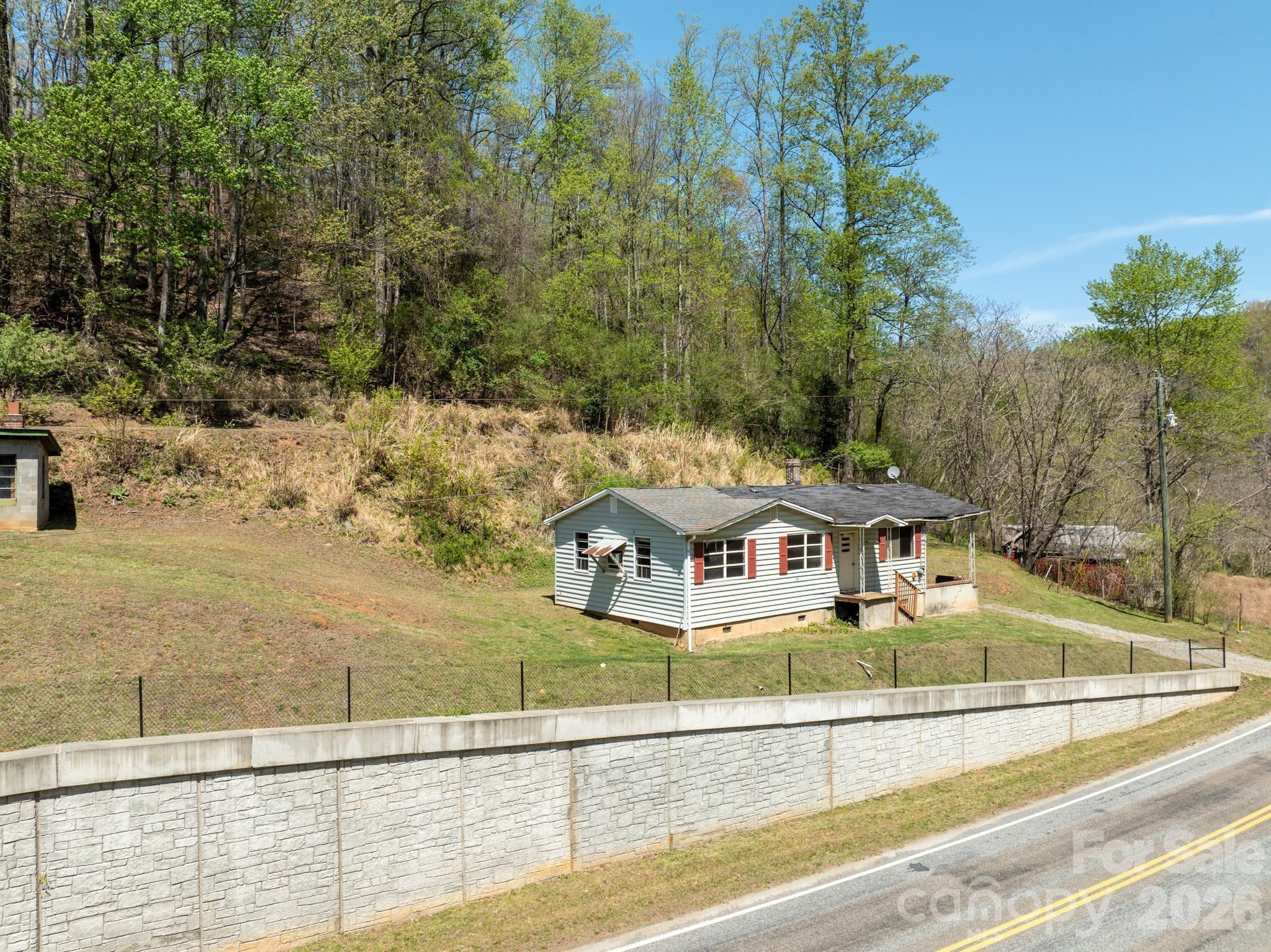 2687 Indian Grave Road — Lenoir