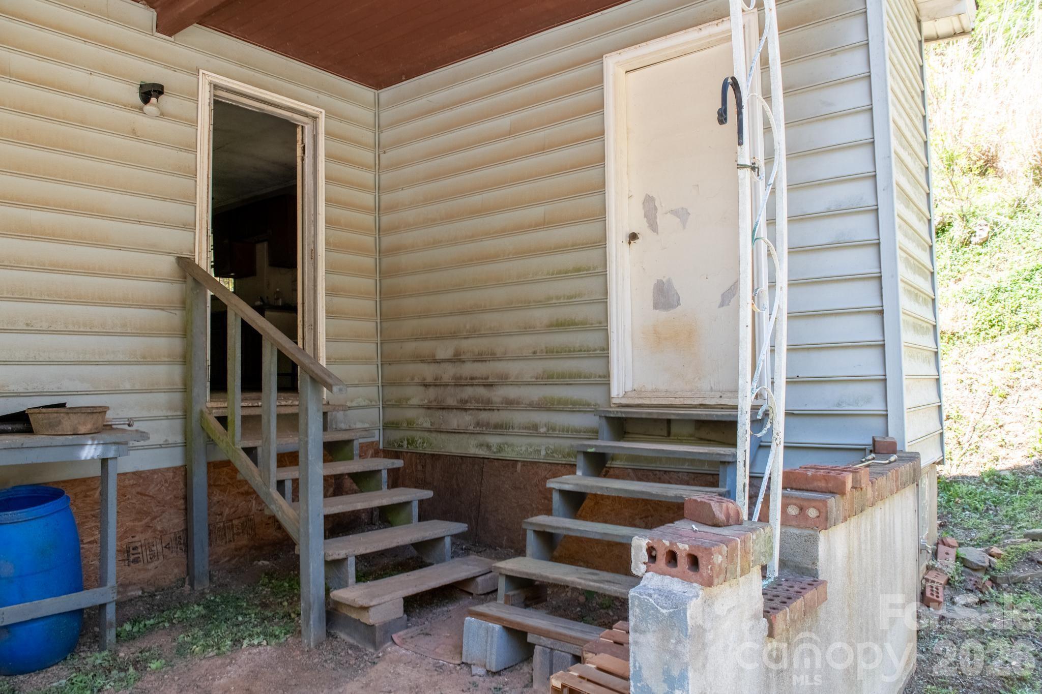 2687 Indian Grave Road — Lenoir