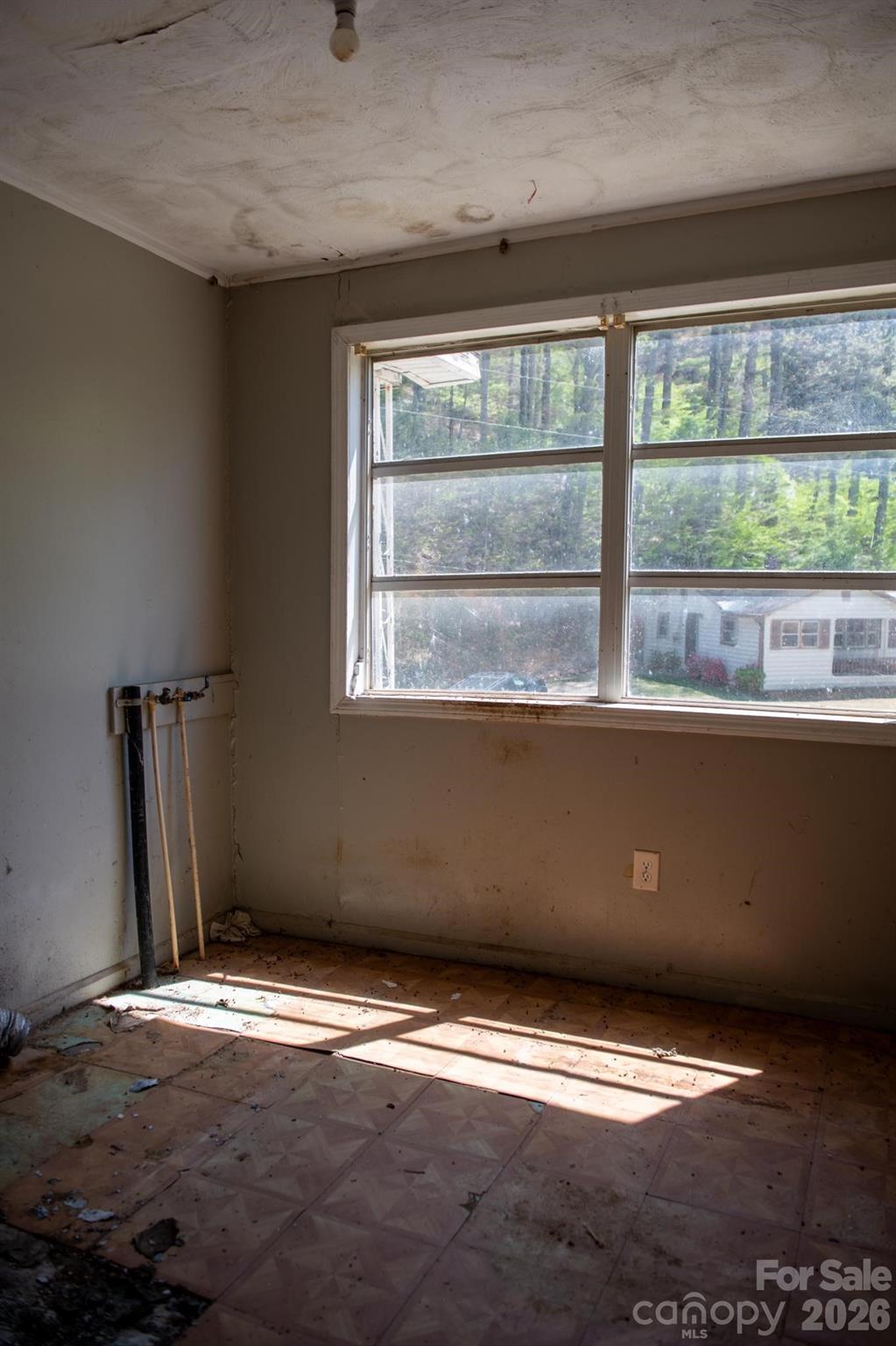 2687 Indian Grave Road — Lenoir