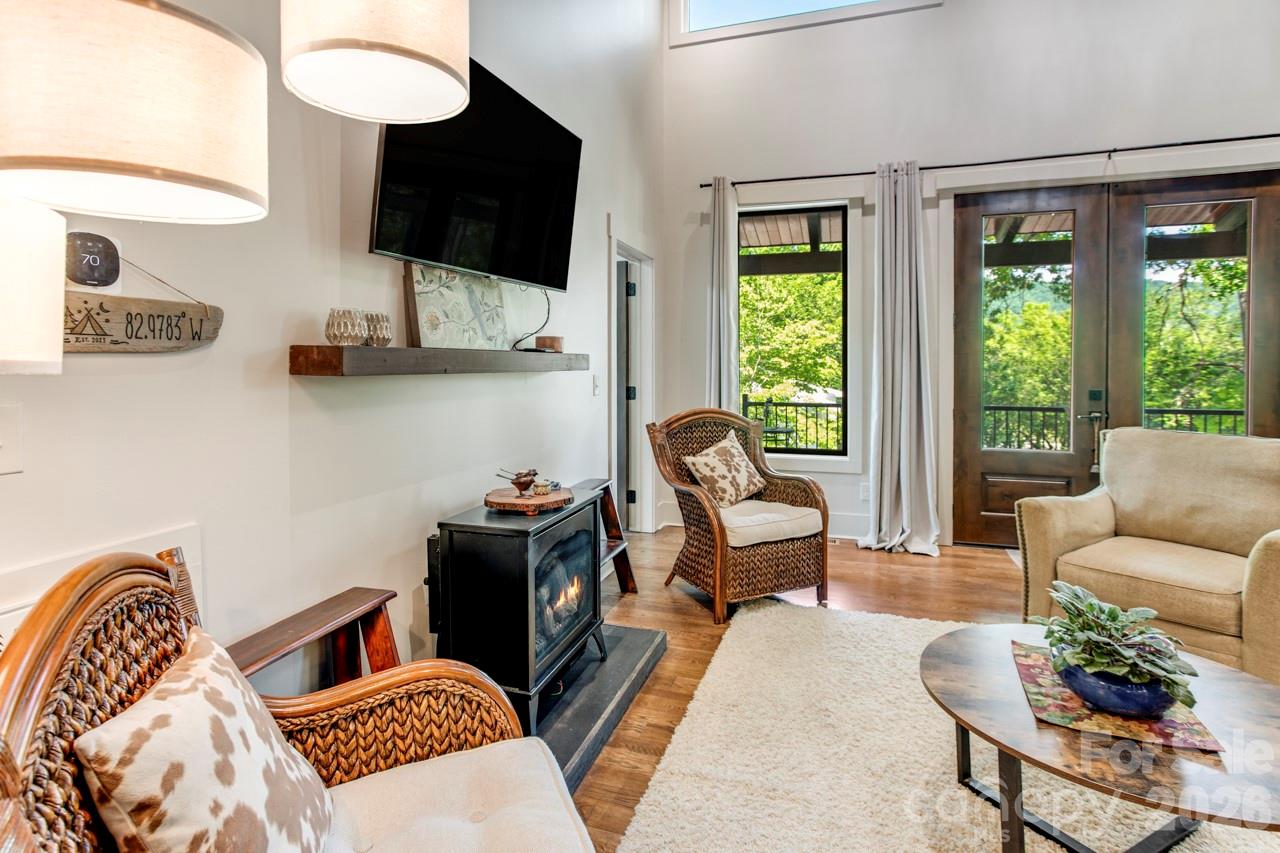 90 Summitt Street — Waynesville
