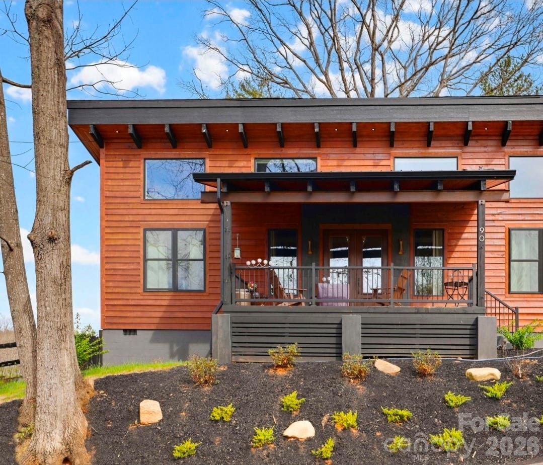 90 Summitt Street — Waynesville