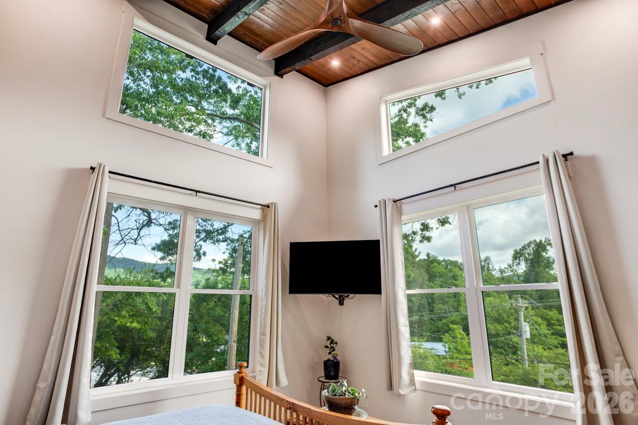 90 Summitt Street — Waynesville