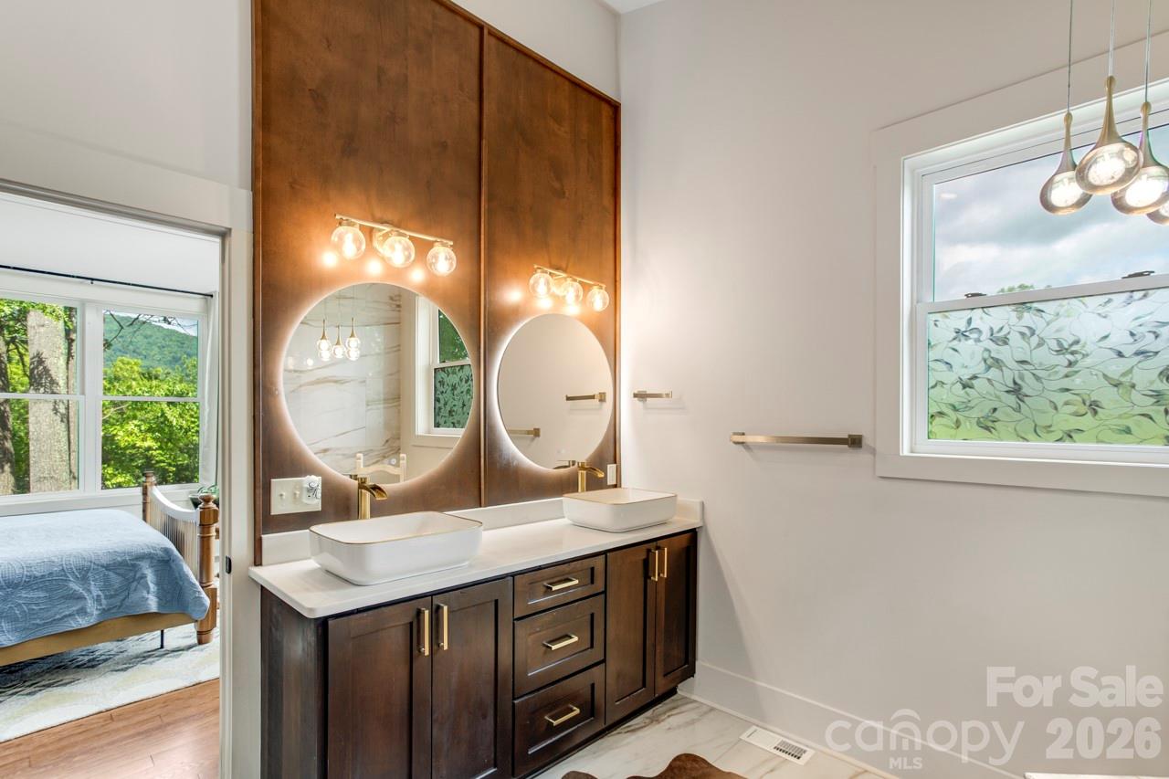 90 Summitt Street — Waynesville