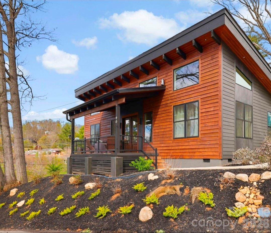 90 Summitt Street — Waynesville