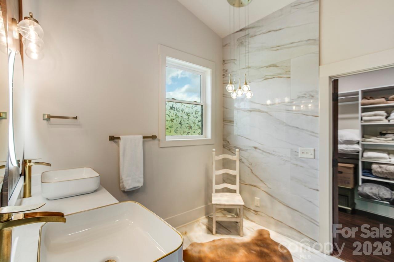 90 Summitt Street — Waynesville