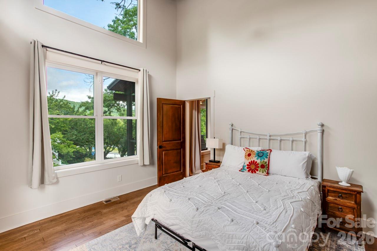 90 Summitt Street — Waynesville