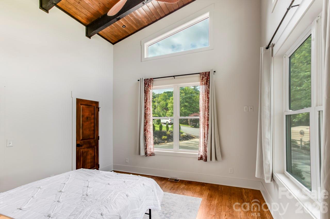90 Summitt Street — Waynesville