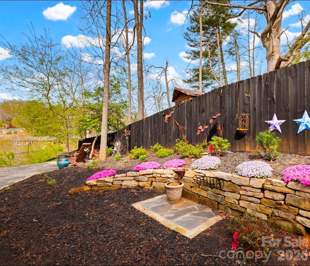 90 Summitt Street — Waynesville