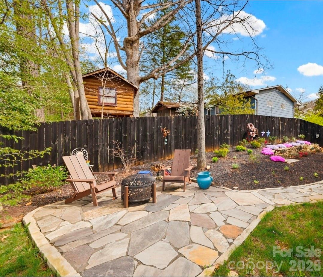 90 Summitt Street — Waynesville
