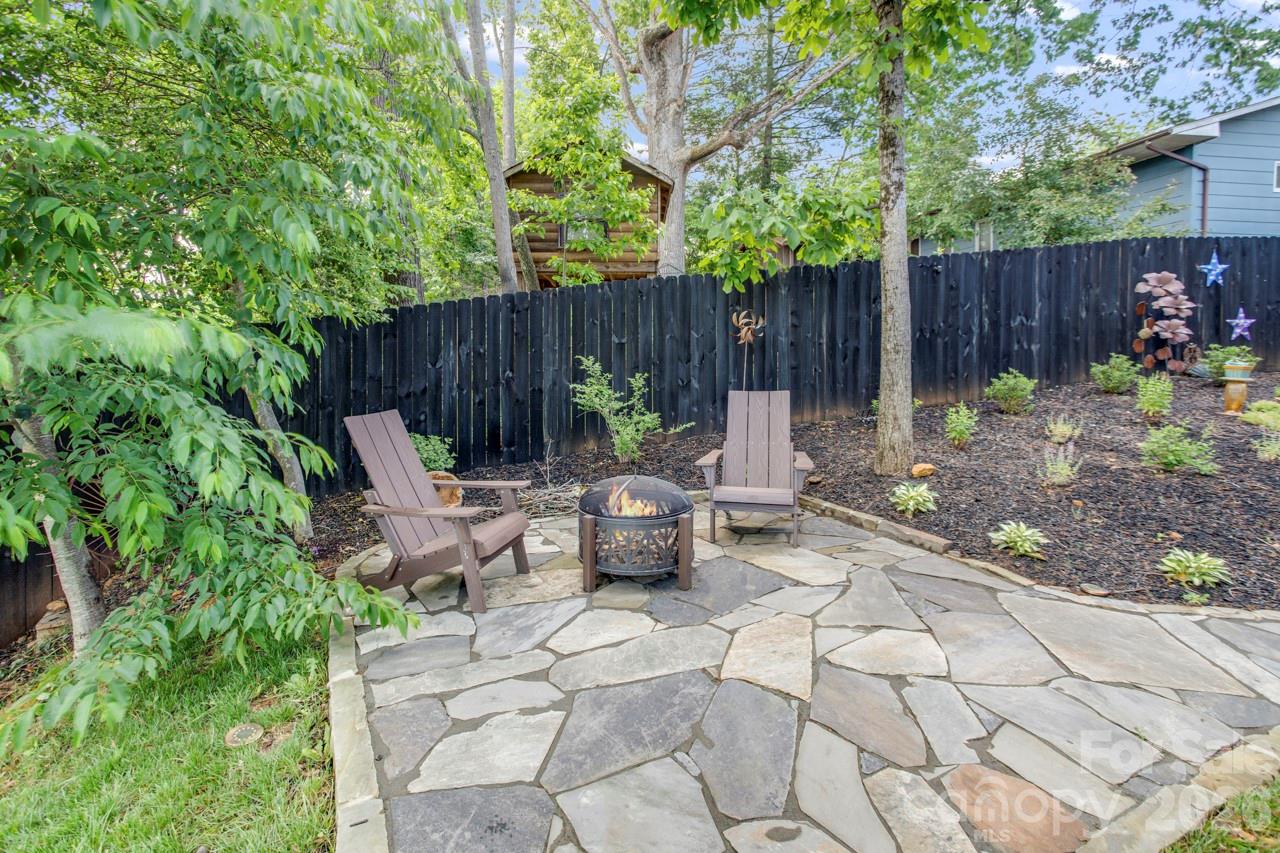 90 Summitt Street — Waynesville