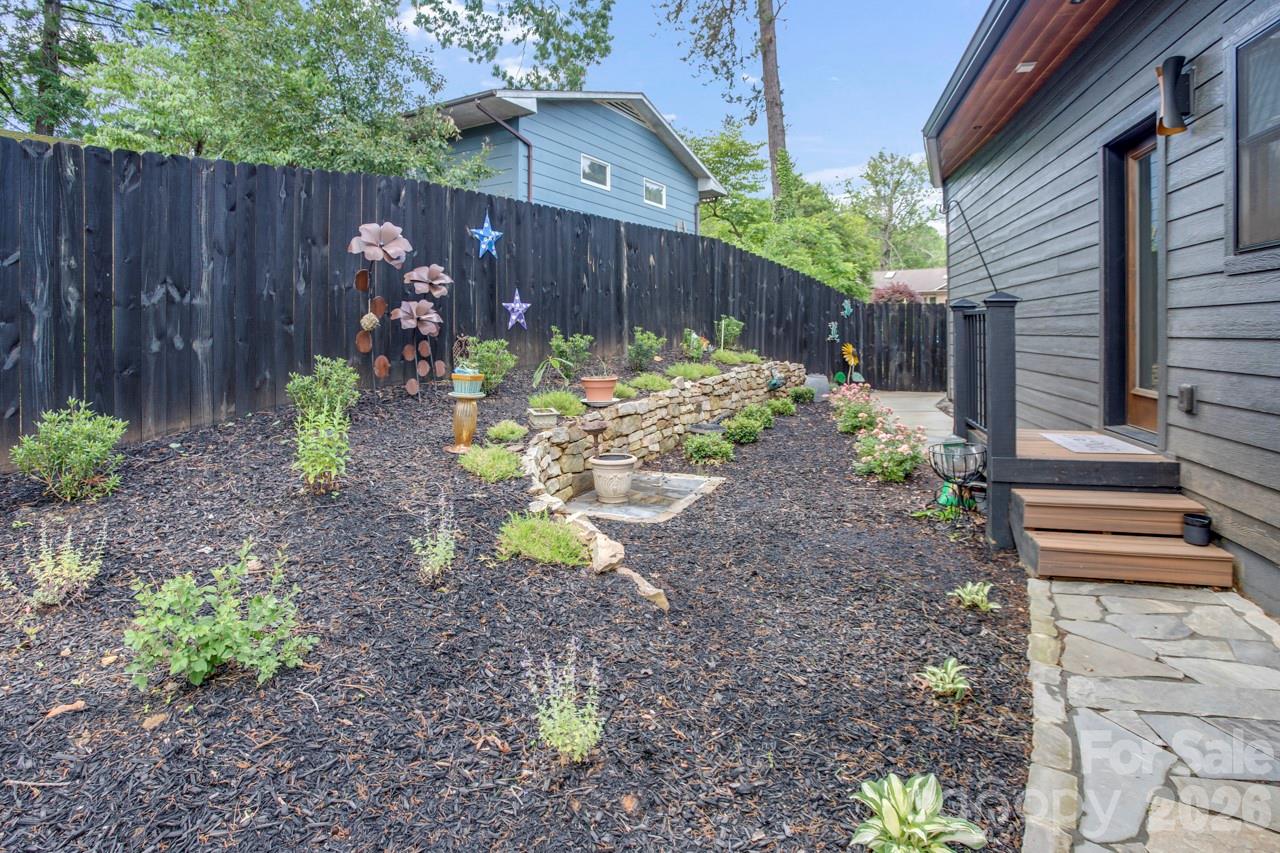 90 Summitt Street — Waynesville